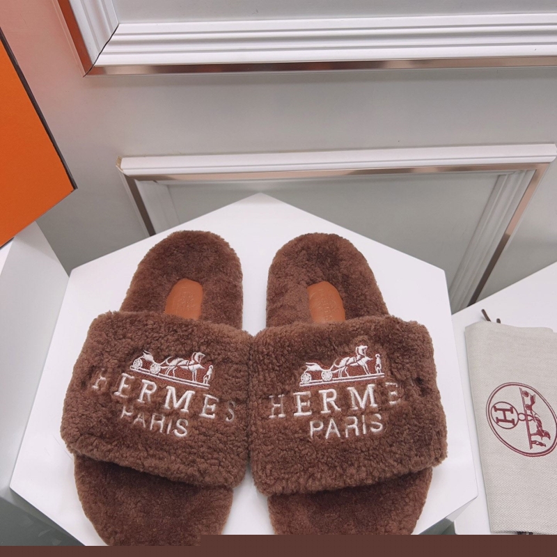 H**mes slippers